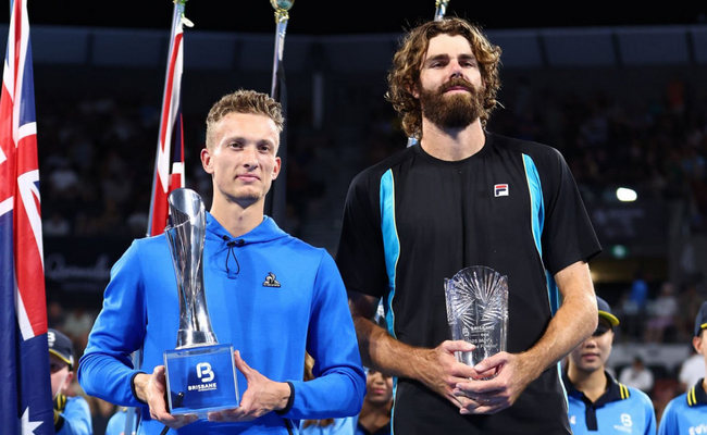 Брисбен. Легечка выиграл чемпионский трофей после отказа Опелки в первом сете