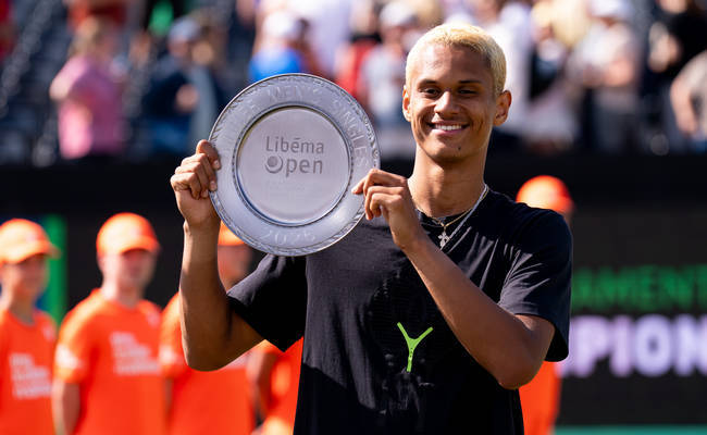 Хертогенбос. Канадец с украинскими корнями выиграл свой дебютный титул ATP