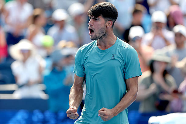 Цинциннати. 85-я ракетка мира выбил из турнира Медведева, Алькарас стартовал с тяжелой победы, Опелка неожиданно одолел де Минора