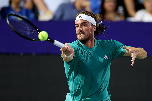 Уинстон-Сейлем. Циципас разгромно проиграл свой стартовый поединок, Корда успешно вернулся после трехмесячной паузы