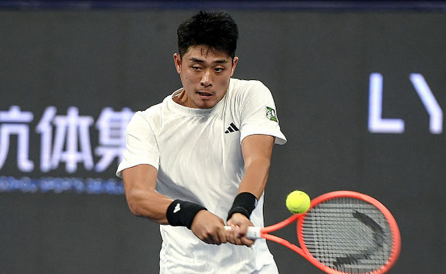 Ханчжоу. Роєр вперше в кар'єрі вийшов до півфіналу, У Ібін переміг другого сіяного в 1/4 фіналу