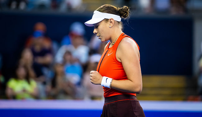 Пекин. Анисимова уверенно победила Бултер в стартовом матче, Крейчикова обыграла "нейтральную" Александрову