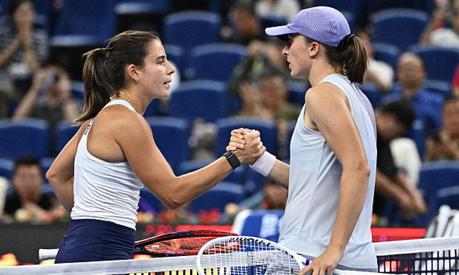 Пекин. Наварро остановила победную серию Швёнтек, выиграв с "баранкой" в решающем сете