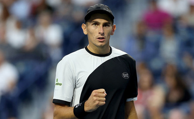 Шанхай. Два местных игрока смогли выйти во второй круг, Арнальди и Комесанья победили "квалифаеров"