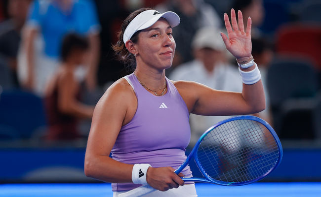 Ухань. Пегула в трех сетах обыграла Александрову на пути в 1/4 финала, Синякова продлила свою победную серию