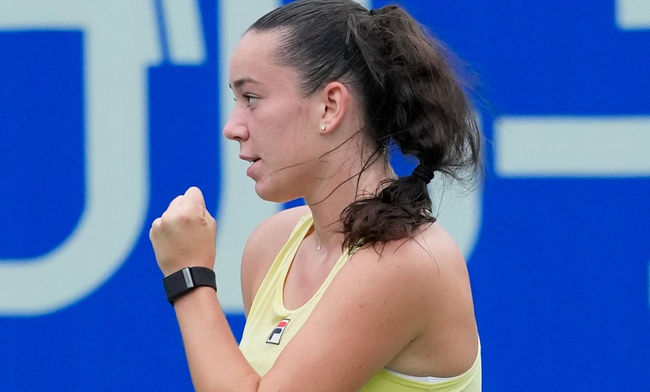 Осака. 18-летняя Валентова проведет дебютный финал в Туре против Фернандес