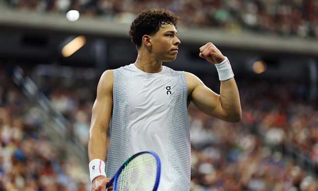 Базель. Фонсека победил действующего чемпиона, Шаповалов и Шелтон отыграли матчболы в первом круге