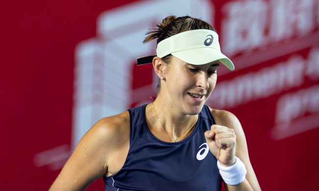 Гонконг. Бенчич выиграла пятый матч подряд, Сакацумэ и Чонг будут бороться за место в 1/4 финала