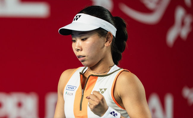 Гонконг. Бенчич продлила победную серию, "квалифаер" Сакацумэ впервые вышла в четвертьфинал