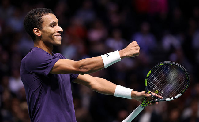 Париж. Оже-Альяссим обыграл Бублика на пути в свой второй финал на "Мастерсах"