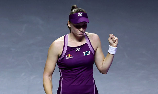 WTA Finals. Рыбакина совершила камбэк против Швёнтек, выиграв решающий сет с "баранкой"