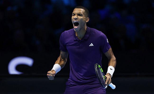 ATP Finals. Оже-Альяссим выиграл первый матч в группе и сохраняет шансы на 1/2 финала