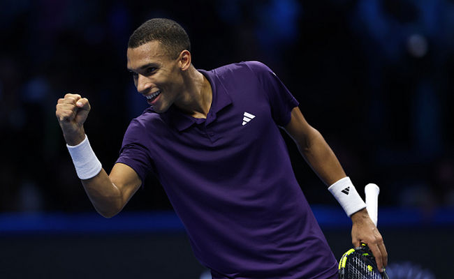 ATP Finals. Оже-Альяссим обыграл Зверева и впервые вышел в полуфинал соревнований