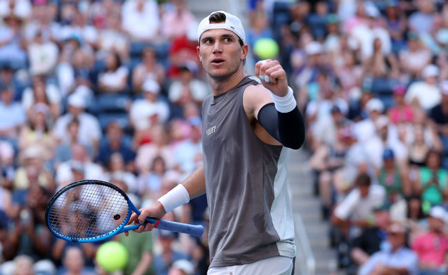 "Это было не самое простое время для меня". Теннисист из топ-10 объявил о возвращении на корт после травмы