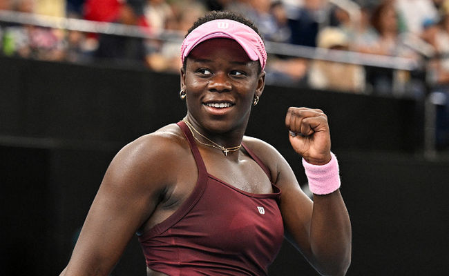 Аделаида. Мбоко уверенно победила Биррелл и сыграет против "нейтральной" Андреевой в финале