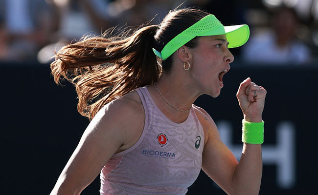 Australian Open. Сенмез с камбэком победила "нейтральную" Александрову, Данилович обыграла семикратную чемпионку "мэйджоров"