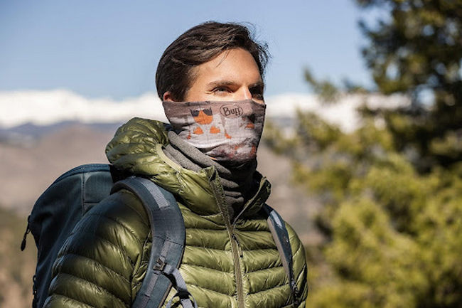 «Эффект парника» на лице: почему закрывать нос шарфом вредно и какая есть спортивная альтернатива