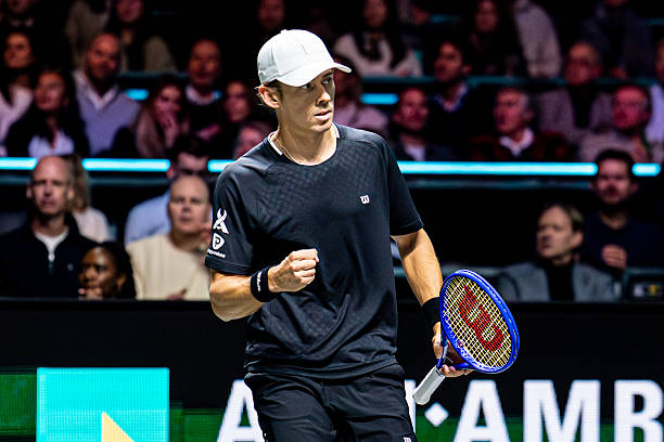 Роттердам. Де Мінор переміг Фіса у своєму стартовому матчі, Бергс програв у першому колі "лакі лузеру"