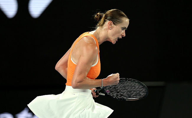 Дубай. Світоліна вийшла до третього кола після відмови Бадоси під час матчу
