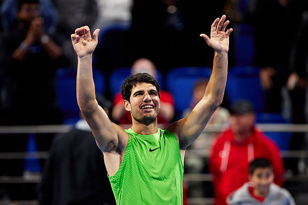 Доха. Алькарас сыграл первый матч после титула на Australian Open, Циципас и Легечка вышли во второй круг