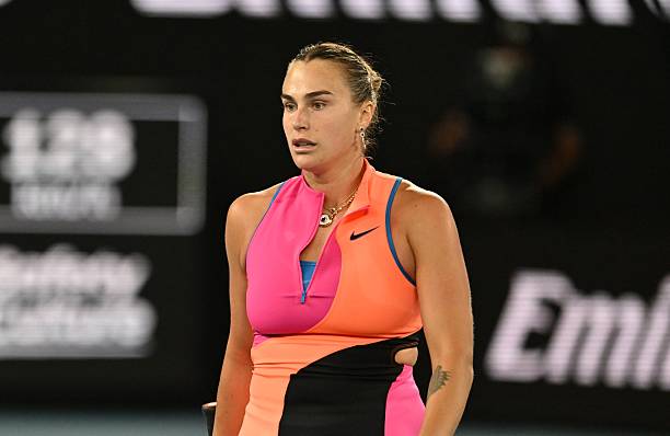 Що не так з медіапроектом, з яким співпрацює Соболенко: скандальний букмекер, підтримка російських військових і ведучі, які "за війну"