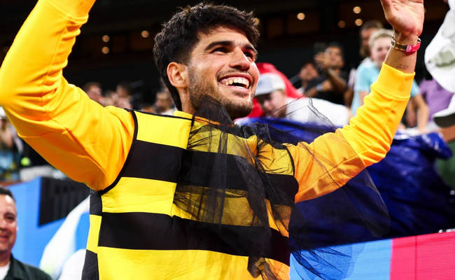 Карлос Алькарас: "Фанаты принесли на матч костюм пчелы и сказали надеть его, а я не смог отказать"