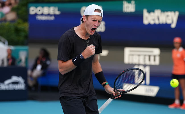 Майами. Алькарас покидает турнир после сенсационного поражения в третьем круге