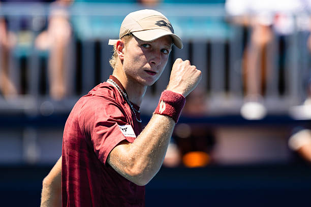 Майами. 20-летний испанец из топ-200 сенсационно прошел в четвертьфинал, Синнер продолжил свою рекордную победную серию