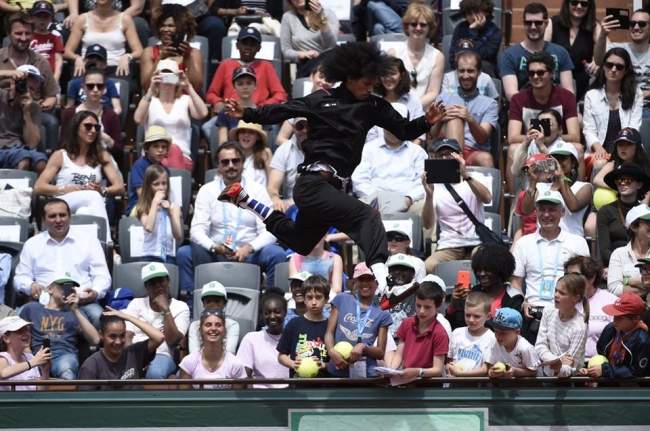 Джокович с усами и "зебры" на корте. "Kid's Day" на Ролан Гаррос (+фото и и видео)