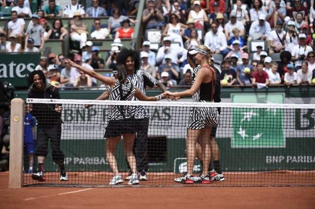 Джокович с усами и "зебры" на корте. "Kid's Day" на Ролан Гаррос (+фото и и видео)