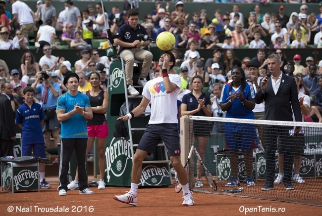Джокович с усами и "зебры" на корте. "Kid's Day" на Ролан Гаррос (+фото и и видео)