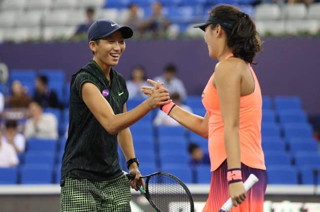 Чжухай. Ипек Сойлу и Сю Ифань встретятся с Ю Сяоди и Ян Чжаосюань в парном финале (+видео)