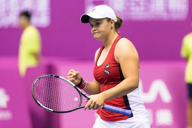 Корне с трудом обыгрывает теннисистку из пятой сотни, Барти и Дьяченко - в четвертьфинале