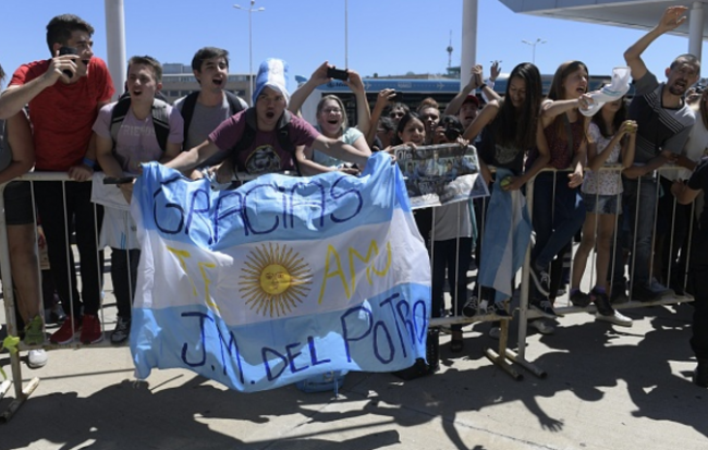 Сборная Аргентины триумфально вернулась на родину (ФОТО)