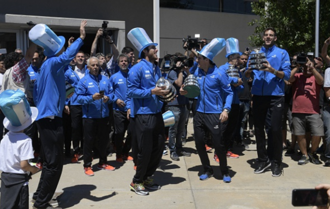 Сборная Аргентины триумфально вернулась на родину (ФОТО)
