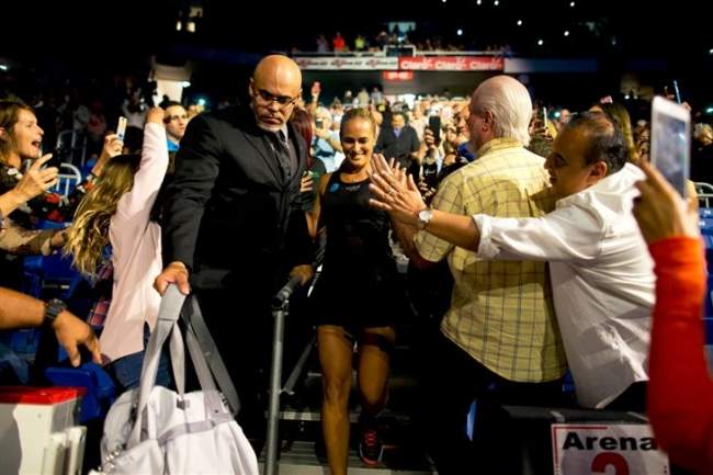 Пуиг одержала победу над Шараповой в выставочном матче в Пуэрто-Рико (ФОТО)