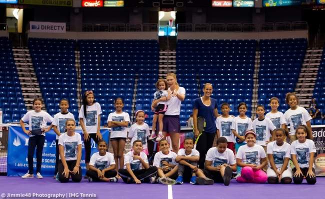 Пуиг одержала победу над Шараповой в выставочном матче в Пуэрто-Рико (ФОТО)