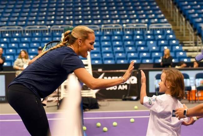 Пуиг одержала победу над Шараповой в выставочном матче в Пуэрто-Рико (ФОТО)