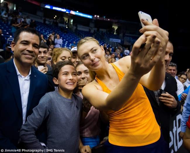 Пуиг одержала победу над Шараповой в выставочном матче в Пуэрто-Рико (ФОТО)