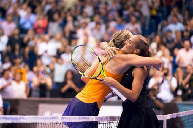 Пуиг одержала победу над Шараповой в выставочном матче в Пуэрто-Рико (ФОТО)