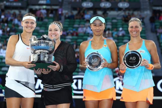 Australian Open. Маттек-Сэндс и Шафаржова во второй раз выигрывают парный турнир