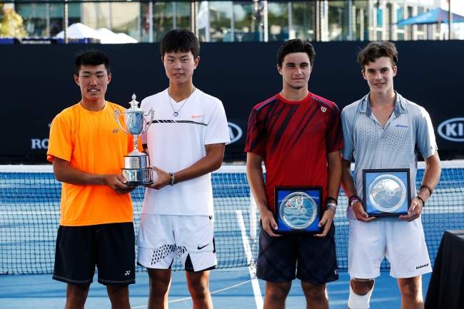 Australian Open. Пирош выигрывает дебютный "Шлем", победы Бренстайн с Андрееску и китайско-тайваньского дуэта в парном разряде