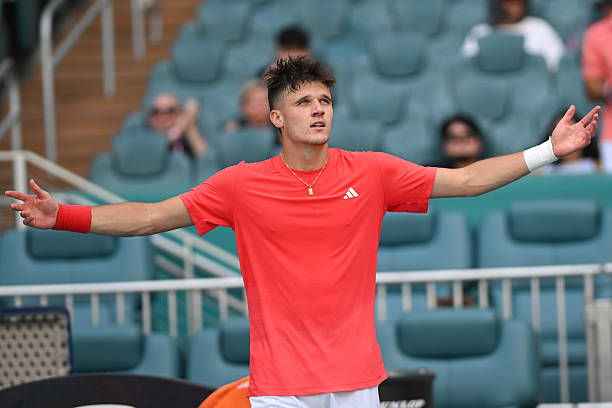 19-летний Якуб Меншик: "В мой первый год я не получил столько внимания, сколько сейчас получает Жуан Фонсека"