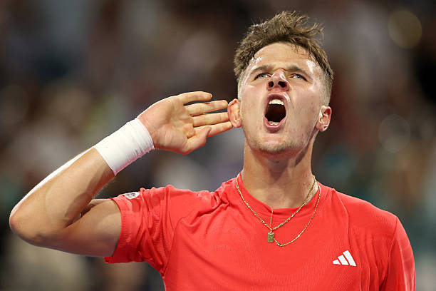 Майами. 19-летний Меншик в трехсетовой битве победил Фритца и сыграет против Джоковича в своем дебютном финале на "Мастерсе"