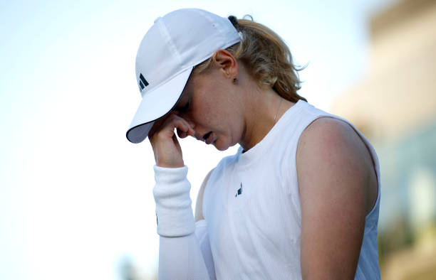 Теннисистка едва не потеряла сознание на своей подаче и не смогла самостоятельно покинуть корт в Боготе (ВИДЕО)