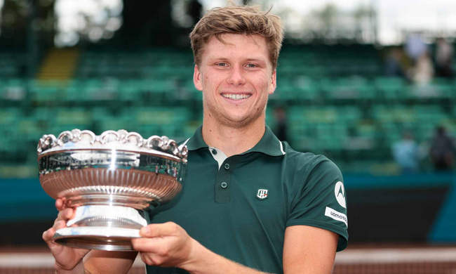 Хьюстон. Бруксби выиграл свой дебютный титул ATP, победив Тиафо в финальном матче