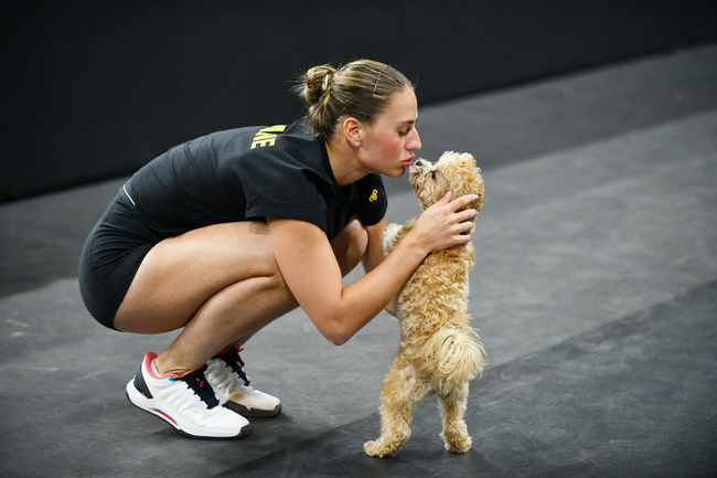 Залаштунки жіночої збірної України перед матчами Кубка Біллі Джин Кінг: атмосфера, спогади і несподіваний гість (ВІДЕО)