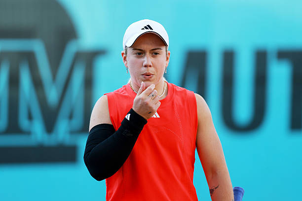 Мадрид. Андрееску и Севастова одержали первые победы после возвращения в Тур, Картэл впервые выиграла на грунте и встретится со Свитолиной