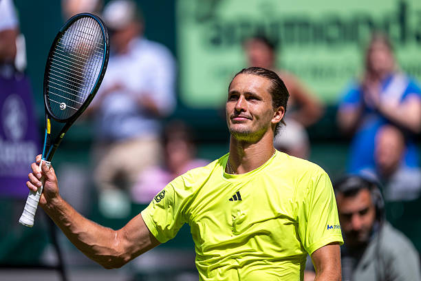 Галле. Зверев уверенно выиграл стартовый матч, Микельсен победил Циципаса на пути в 1/4 финала