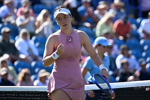 Истборн. Сунь во второй раз в карьере победила соперницу из топ-20, четыре "квалифаера" стартовали с побед в основе